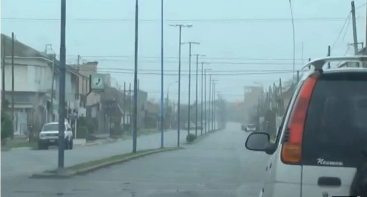 Jueves con lluvias todo el día y alerta para la tarde