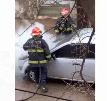 Se incendió un auto en calle 67 y 58