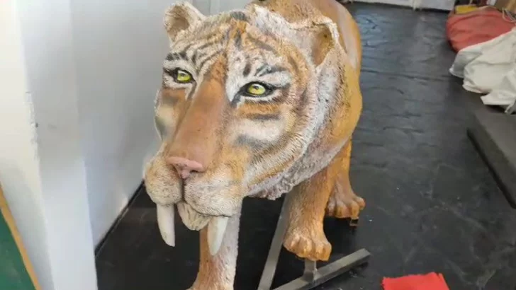 Eligen el nombre para la escultura del Tigre Diente de Sable