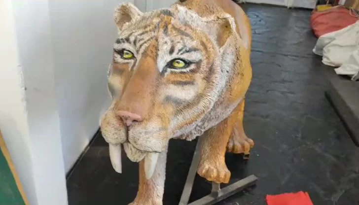 Eligen el nombre para la escultura del Tigre Diente de Sable