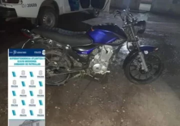 Abandonan moto robada y se dan a la fuga