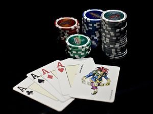 ¿Por qué el poker es tan popular y cuáles son sus tendencias y desafíos?