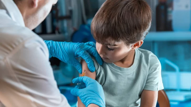 Sociedad de Infectología Pediátrica pide informe de pruebas sobre las vacunas en niños