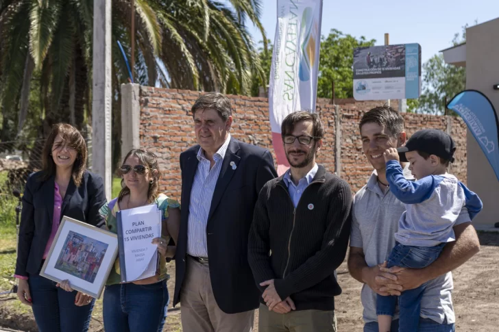 Gargaglione entregó once viviendas