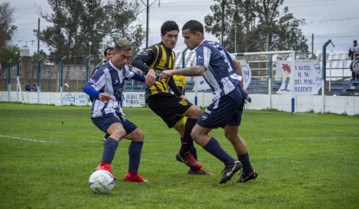 A falta de fútbol oficial, amistosos