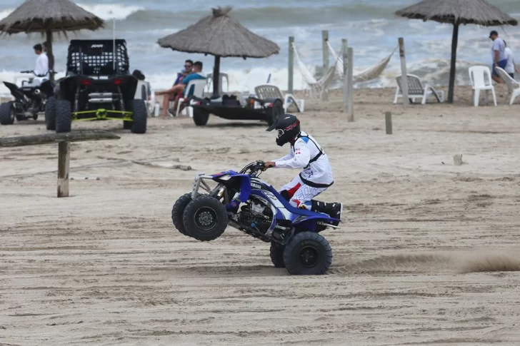 Proponen regular la circulación de vehículos a motor en las playas