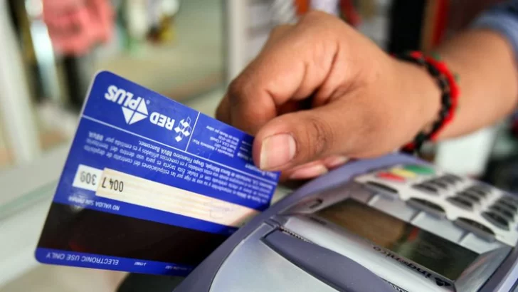 Se extiende el reintegro del 15% para compras con tarjeta de débito