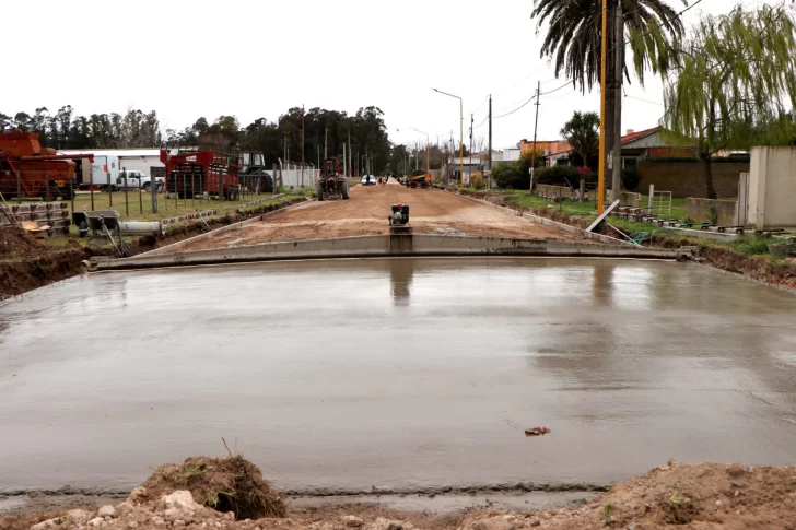 Pavimentan una nueva cuadra en San Cayetano