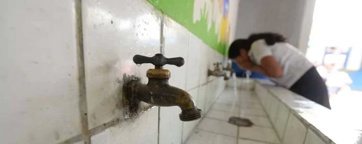 Dos escuelas suspendieron las clases por problemas con el abastecimiento de agua