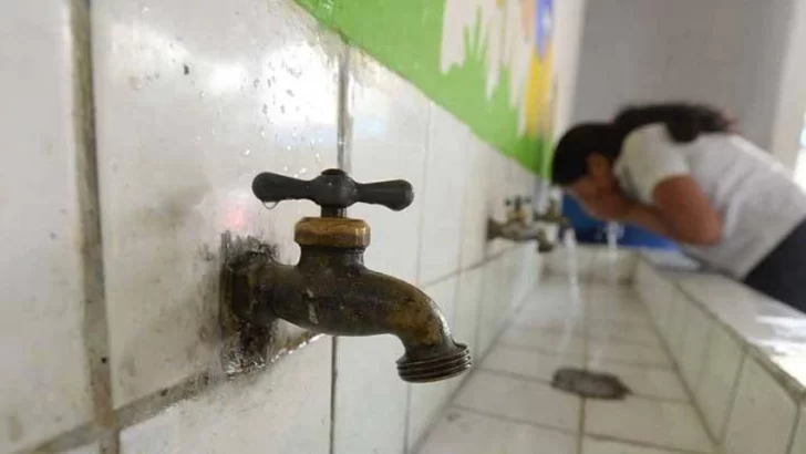 Dos escuelas suspendieron las clases por problemas con el abastecimiento de agua