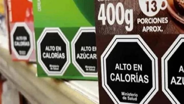El etiquetado frontal de alimentos fue reglamentado: cómo serán los sellos negros
