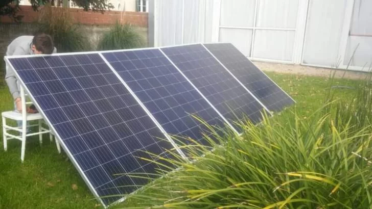 Jóvenes necochenses construyeron una usina solar para un hospital de campaña