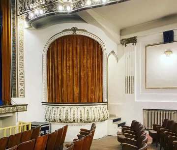Recuperaron los cortinados de los palcos del Cine Teatro París