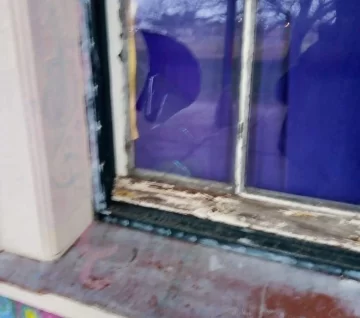 Vandalismo en la Escuela de Arte. Hace dos semanas se repite la rotura de vidrios