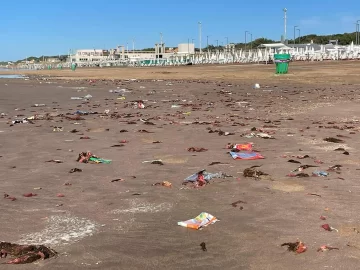 Día de la Educación Ambiental: así queda nuestra playa por la basura que arrojamos en la calle
