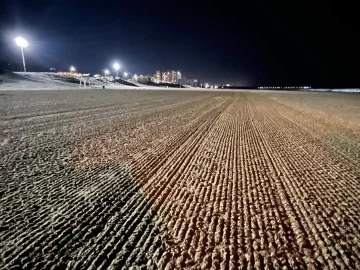 Continúan las labores nocturnas de limpieza de playas