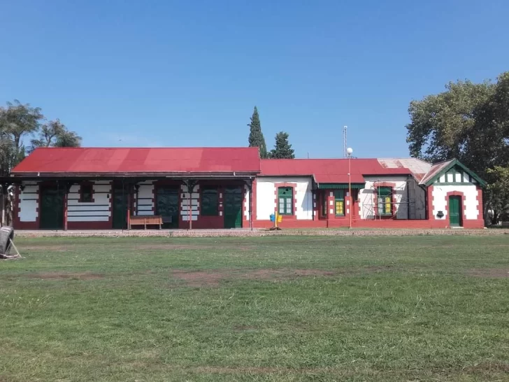 Vecinos de La Dulce pusieron en valor el edificio de la estación ferroviaria