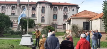 Los abuelos del Raimondi también homenajearon a los caídos en Malvinas