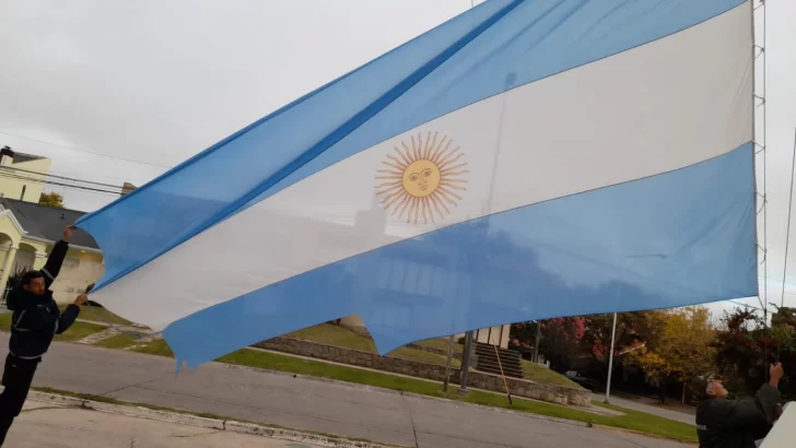 Rompieron la bandera argentina del mástil de 91 y 10