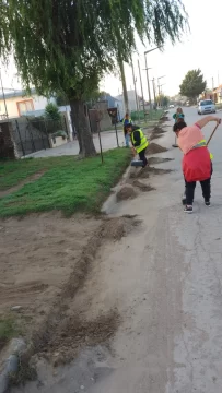 Operativos de limpieza con la barredora y las cuadrillas