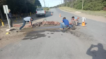 Construyen lomo de burro a la altura del Lago de los cisnes