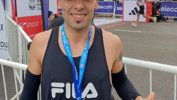 Federico Santibáñez logró establecer un nuevo récord necochense en el Maratón de Buenos Aires