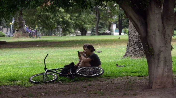 Provincia define la suspensión de cumpleaños, mateadas en plazas y actividades grupales al aire libre