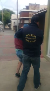 Golpeó a su ex pareja e intentó llevarse al hijo de ambos por la fuerza