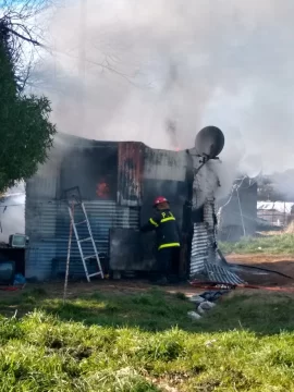 Se incendio una precaria vivienda en 43 y 62