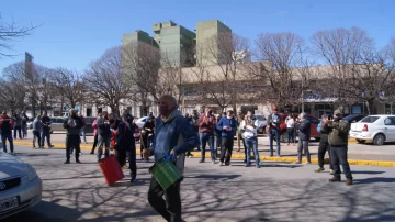 Policías se manifestaron frente a la Departamental en reclamo de una recomposición salarial