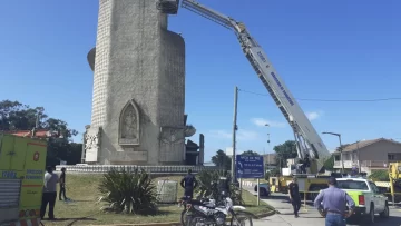 Realizan tareas de limpieza en el monumento a la Gesta de Malvinas