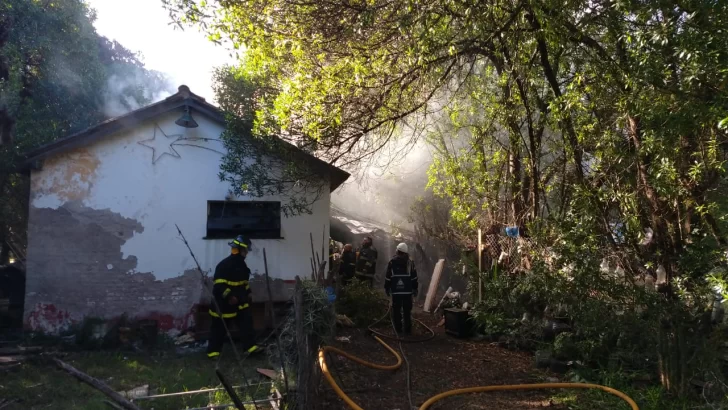 Incendio en una casa del interior del parque. Una persona fue trasladada al hospital