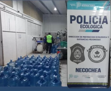 Decomisan mil botellas de agua