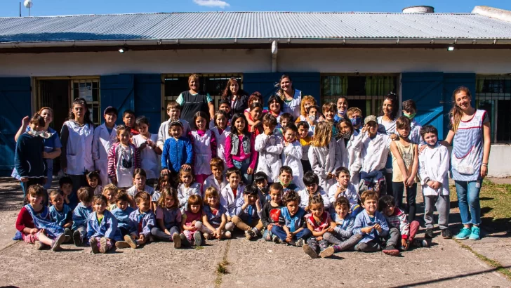 La escuela N° 47, Almafuerte, celebra sus 41 años con una gran peña