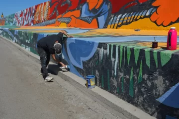 Pinturas en la escollera y restauración del mural “Reflejos”