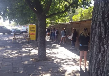 Largas colas para hisoparse en el parque Lillo