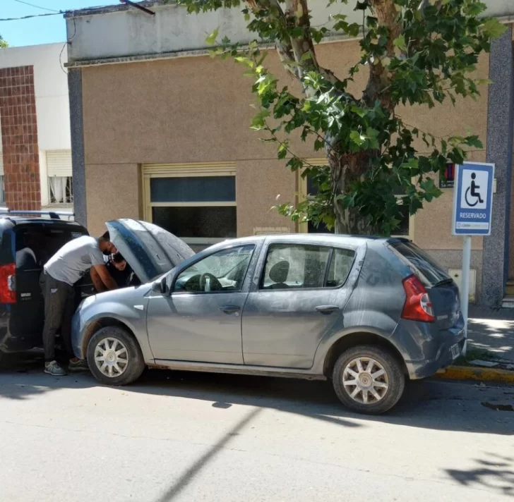 Abandonaron un auto robado frente a la terminal