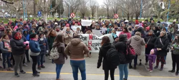 Fotos: marcha en la municipalidad por el sistema de salud