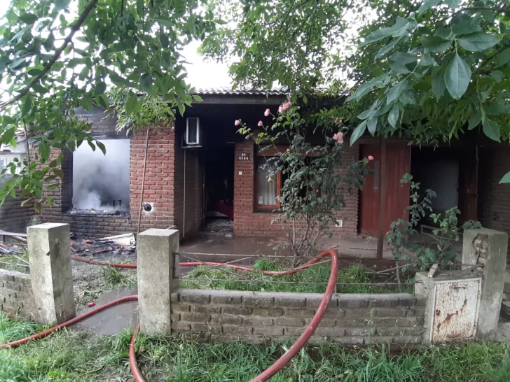 Una mujer herida tras incendiarse su casa