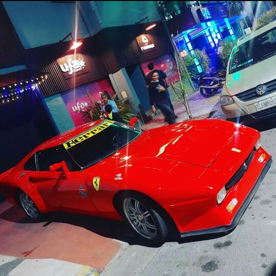 Una Ferrari despertó la atención de necochenses y turistas