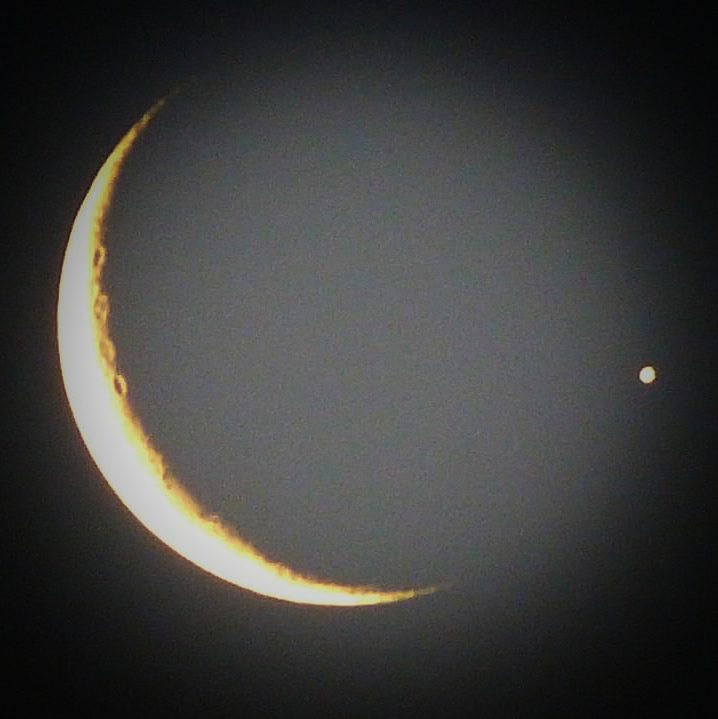 La conjunción de la Luna y Júpiter pudo verse esta noche desde Necochea