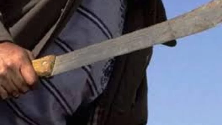 El asaltante del machete: despojan a una pareja de sus pertenencias en avenida 10