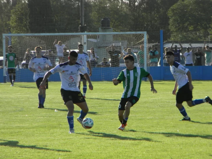 Independiente de San Cayetano sigue líder y Rivadavia gana el clásico necochense