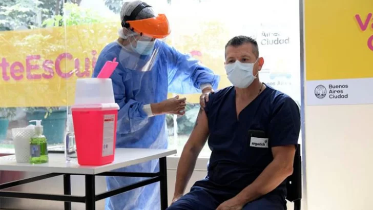 Coronavirus: murieron dos médicos porteños que aún no habían sido vacunados