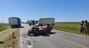 Fatal accidente en la ruta 226 al chocar un auto contra un camión