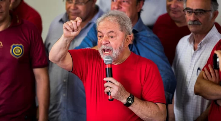 Lula recuperó la libertad y llamó “mentiroso” a Bolsonaro