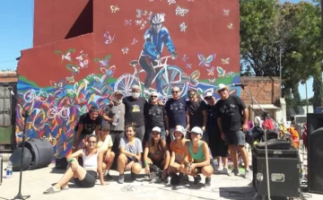 Mario Juliano tiene su mural en el Barrio San Martín