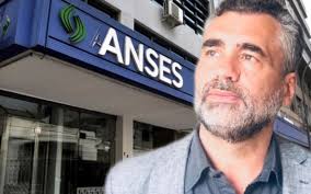 Colas en los bancos: piden la renuncia del director del Anses