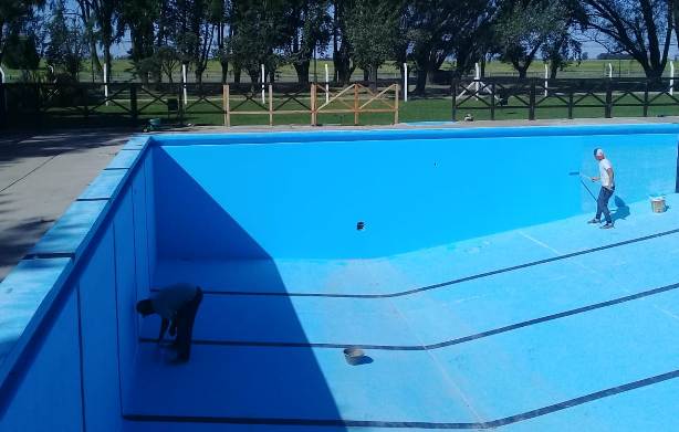 Realizan mantenimiento en el natatorio municipal de Lobería