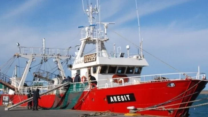 Un barco pesquero con 29 tripulantes infectados con coronavirus está anclado en Puerto Deseado